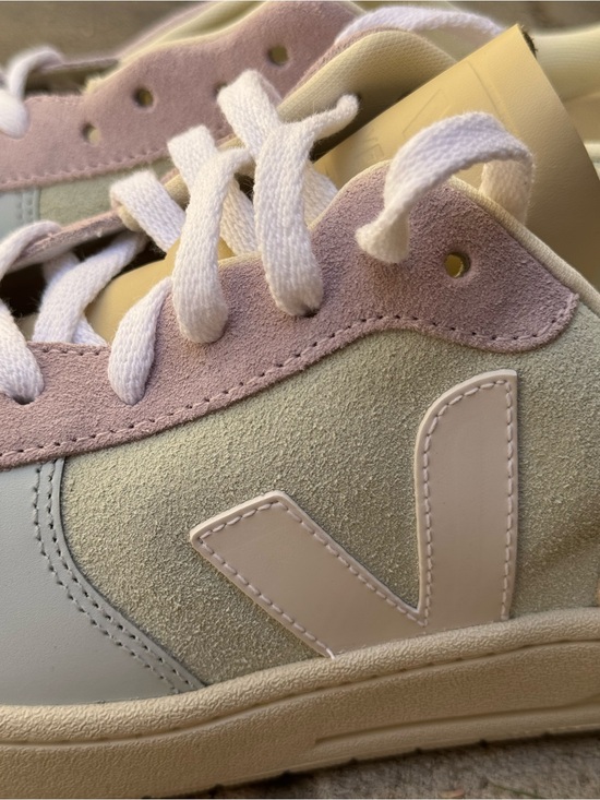 Veja Shoes - VEJA Women’s Low-Top Casual Sneakers in Light Pink and Cream